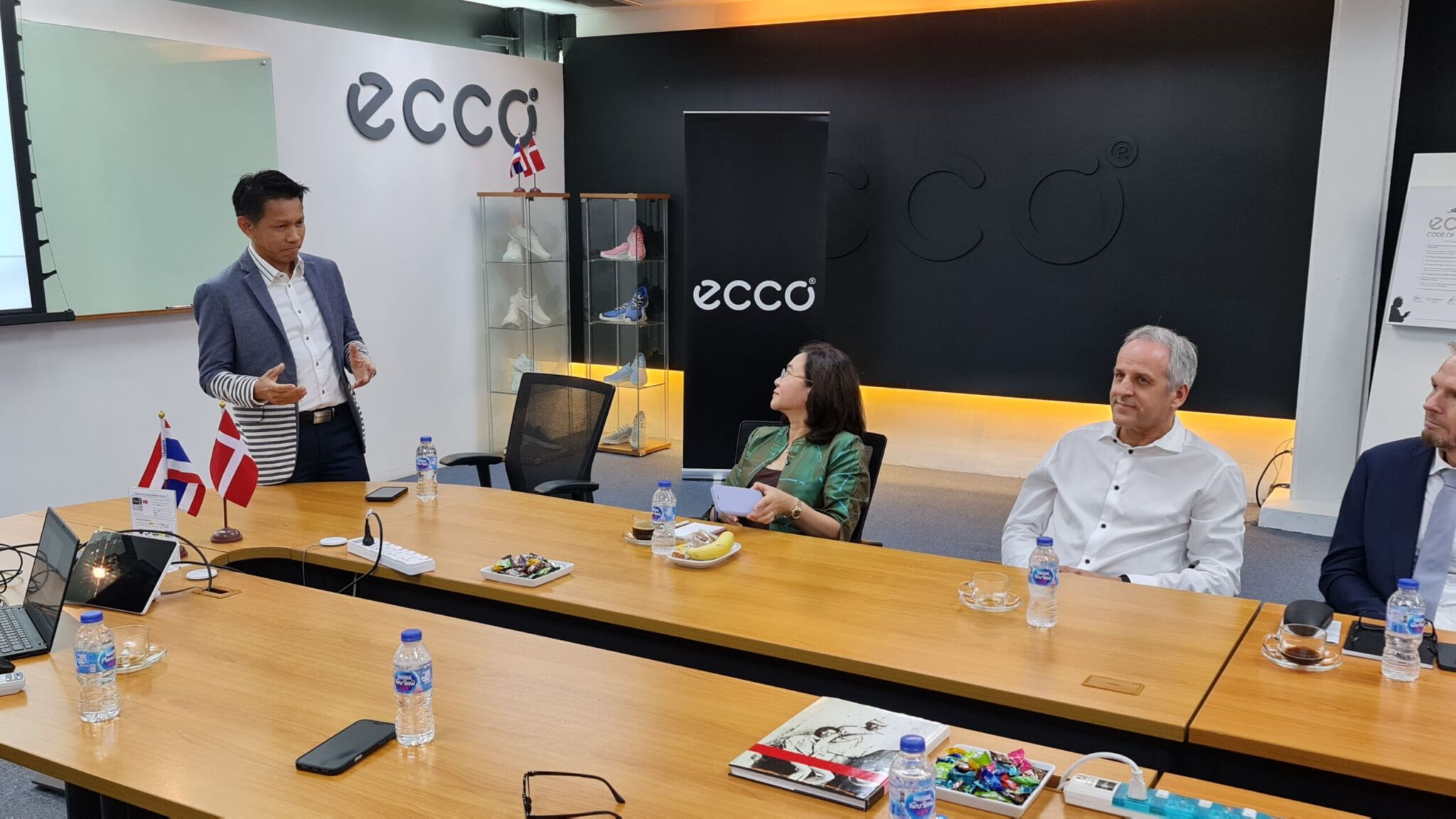 Ambassador Suphanvasa and MD Gitsada.